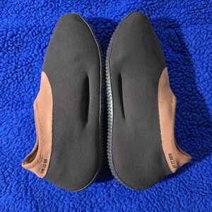 Yeezy knit runner carbon